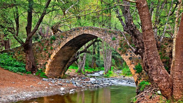 KELEFOS-BRÜCKE, zwischen den Dörfern Agios Nikolaos und Platres im Troodos-Gebirge, Bezirk Limassol ZYPERN