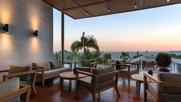 Bar im Hotel Mediterranean Beach